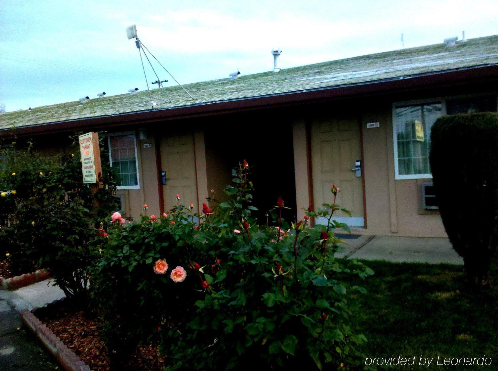 Maple Inn And Suites Los Banos Exterior foto