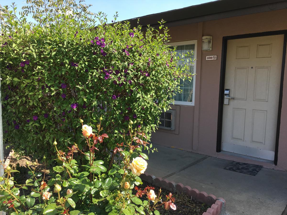 Maple Inn And Suites Los Banos Exterior foto